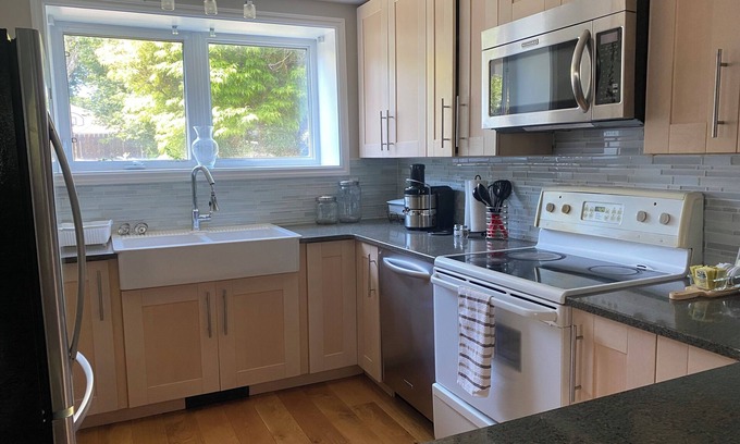 Northeast Edmonton Apartment | Sunkissed Private basement -10 minutes from Downtown and most convention centers