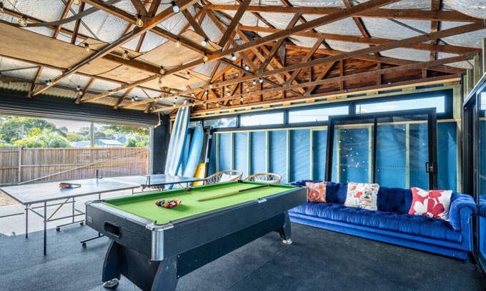 Jan Juc House | Sunlit Deck: Game Room, Bar Window & Beach - 3min