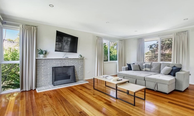 Glen Waverley House | Sunlit Suburbia A Breezy Abode in Glen Waverley