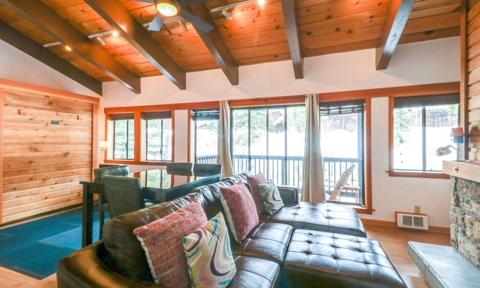 Tahoe Woods Apartment | Sunlit suite near Palisades Tahoe
