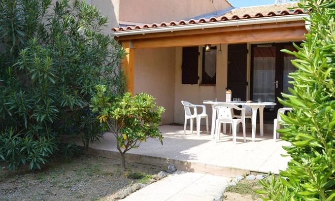 Saint-Pierre-la-Mer House | Sunny Beach Getaway: Cozy 2-Room Mezzanine with Pool, Near Beach, Pet-Friendly