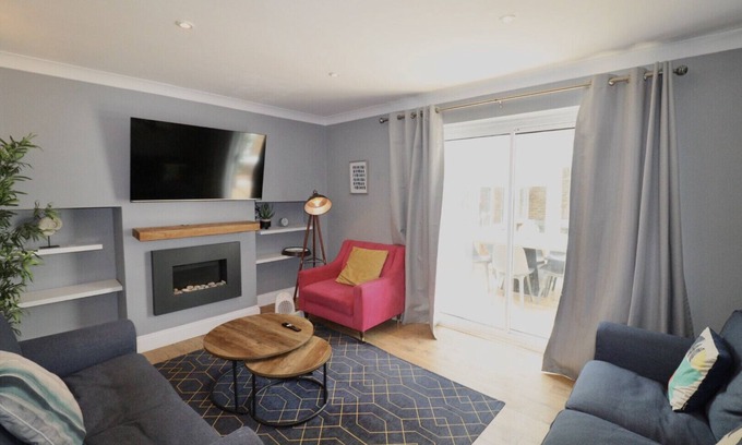 Ascot House | Sunningdale Stunning Four Bedroom House