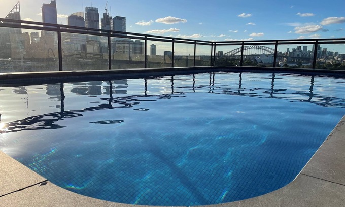 Potts Point Apartment | Sunny 1 Bedroom City Apartment with Rooftop Pool & BBQ
