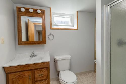 Richfield House | Sunny 3BR Home with Yard & Finished Basement - Richfield