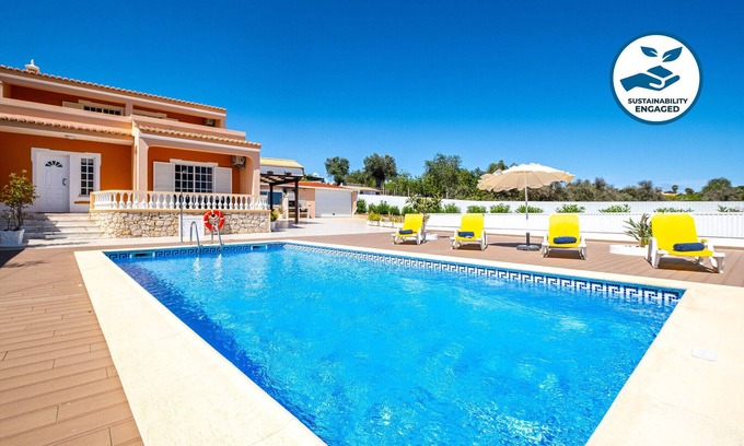 Vale de Parra Villa | Sunny Algarve Villa Near Beaches & Golf