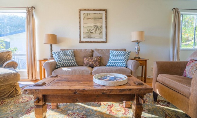 Fairfax Apartment | Sunny and beautiful, 5 Walk to Downtown Fairfax!