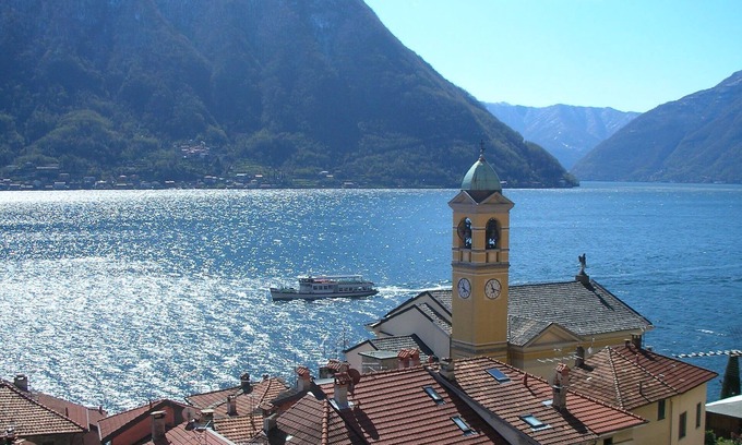 Colonno Apartment | sunny and light blue