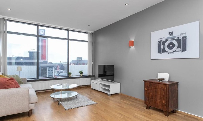 Vesturbær Apartment | Sunny Apartment - By the Sea in City Center