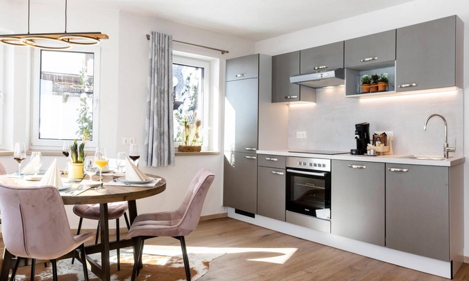 Oberau Apartment | Sunny apartment near the ski bus