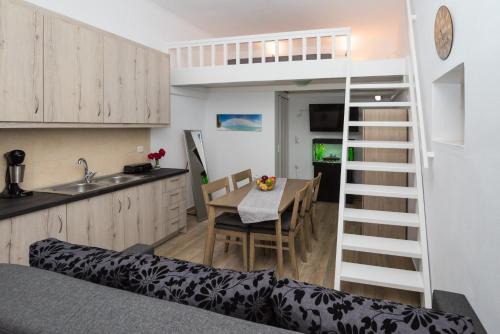 Tripiti Apartment | Sunny Apartment - Triovasalos