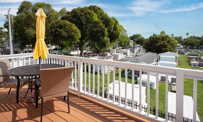 White Street Gallery District House | Sunny Apartment with a Large Deck and Great View