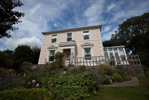 Hythe House | Sunny Bank Guest House