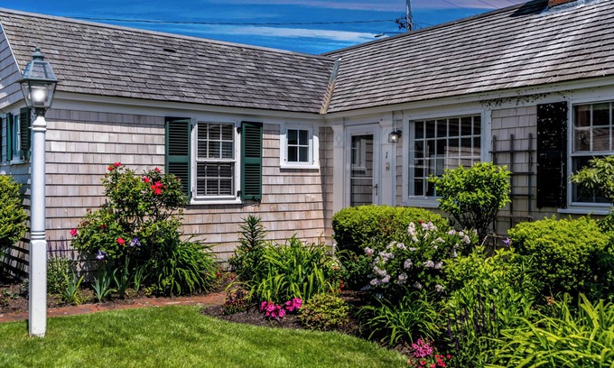 Provincetown Cottage | 😎 Sunny Beachfront Condo + Parking! 🏳️‍🌈 Provincetown West End 🌊