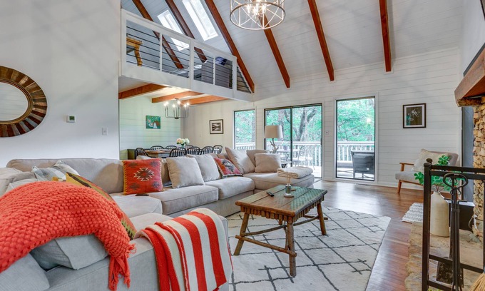 Big Canoe Cabin | Sunny Big Canoe Home w/Views & Screened Porch