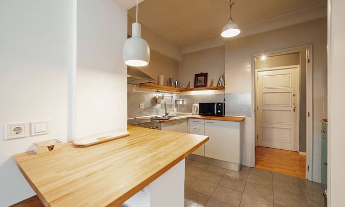 Paranhos Apartment | Sunny & Bright Duplex by Vacationy