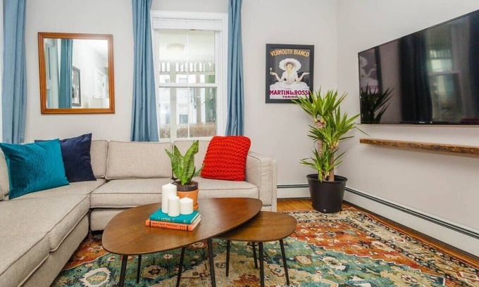 Dorchester House | Sunny & Bright Home | near T