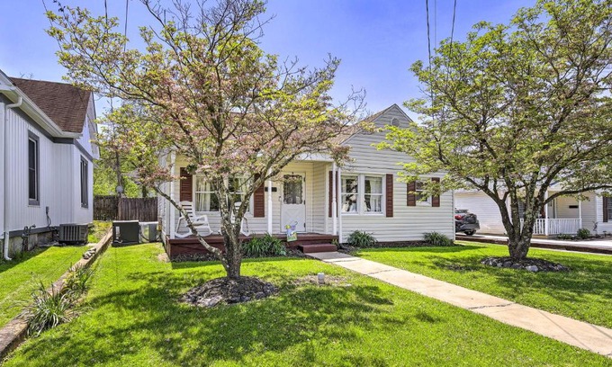 Bristol House | Sunny Bristol Home with Yard - Walk to Downtown