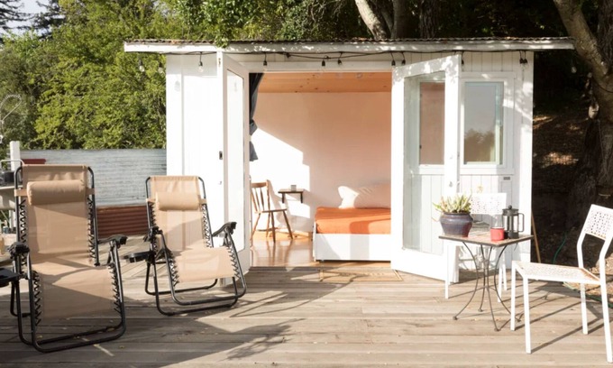 Santa Cruz House | Sunny bungalow with deck