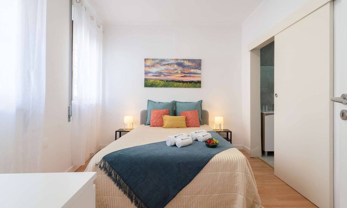 Paranhos House | Sunny Calm Room | Shared House