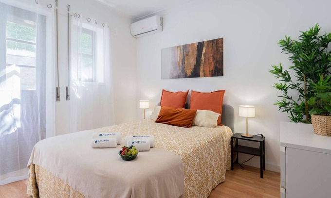 Paranhos House | Sunny Calm Room | Shared House
