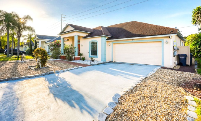 Bridgewater Crossing House | Sunny Central Florida getaway with screened pool, patio, central AC, & W/D
