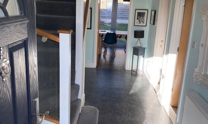 Portsmouth House | Sunny Chalet Bungalow & Annex