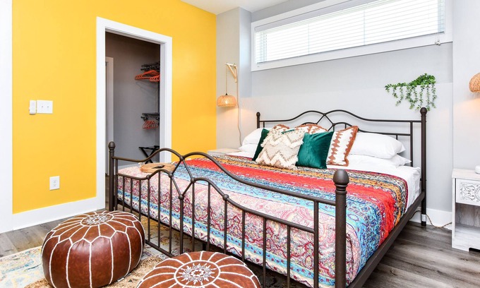Dunean Apartment | Sunny Cityside Boho Hideaway - KING Beds, Workdesks, Balcony! Close to Downtown