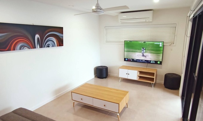 Sippy Downs House | Sunny Coast getaway