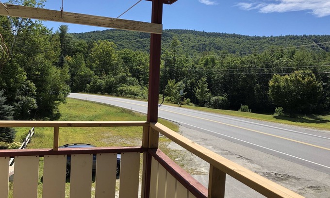 East Jamaica Apartment | Sunny, convenient 4-Bed Family Base w/Balcony: Fast WiFi, WFH, 15 min to ski!