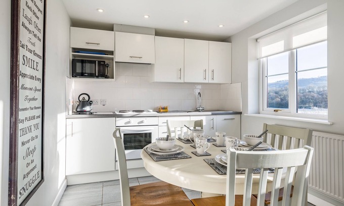 Llanfihangel Tal-y-llyn Cottage | Sunny Cottage