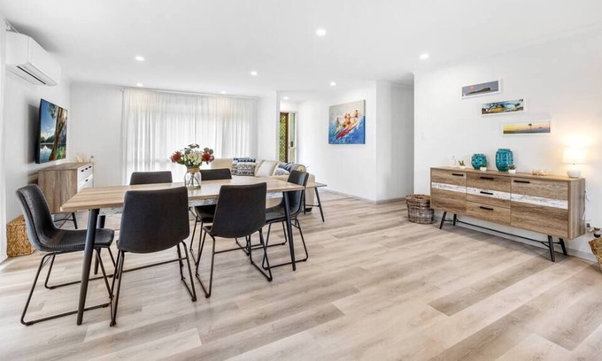 Mudjimba House | Sunny Dayz @ Sundew - Pet Friendly, Beach Accommodation