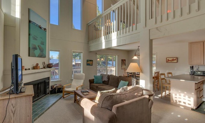 Lake Forest House | Sunny Daze at Dollar Point by Tahoe Getaways - Tahoe Classic w Open Floor Plan, Wood Fireplace, Close to Lake!