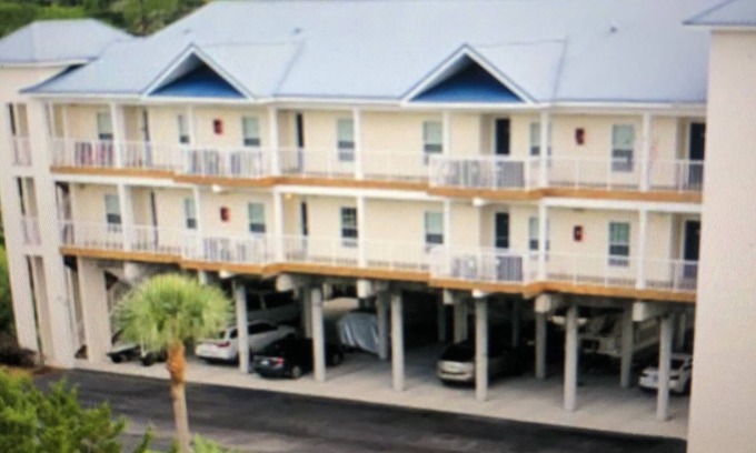Suwannee Condo | Sunny Daze Suwannee Cove Condo Overlooking the Gulf