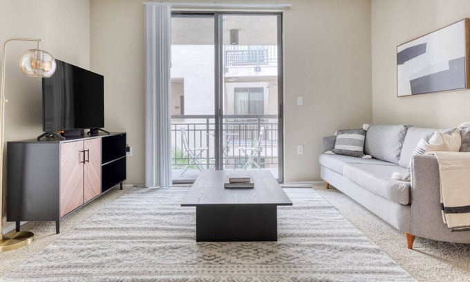 Chinatown Apartment | Sunny Downtown 1BR w/ Pool, W/D & Gym, near Broad Museum, by Blueground