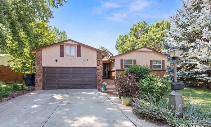 Longmont House | Sunny Family Retreat | HotTub, GameRoom, Backyard