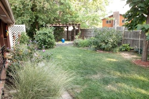 Longmont House | Sunny Family Retreat HotTub, GameRoom, Backyard