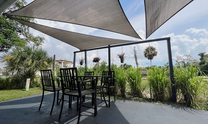 Fort Myers Villa | Sunny Fort Myers Retreat: Pet-Friendly near Downtown District, No Cleaning Fee!