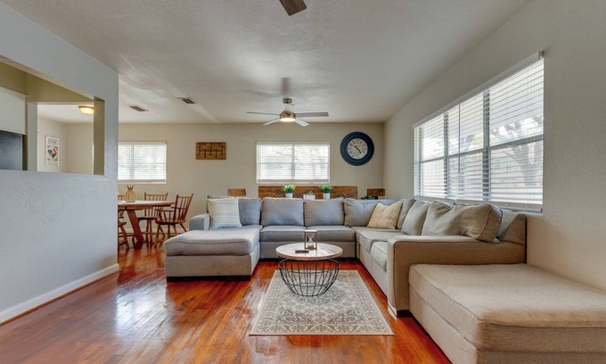 Wright House | Sunny Fort Walton Beach Vacation Rental w/Yard!