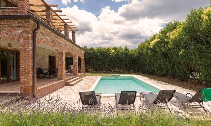 Butkovici House | Sunny holiday house with private pool