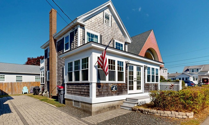 Wells Beach House | Sunny home near the sand with bikes, grill, firepit, & balcony- dog-friendly
