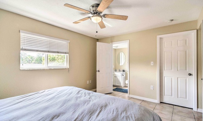 Indian Rocks Beach Apartment | Sunny Indian Rocks Beach Condo: Steps to Gulf!