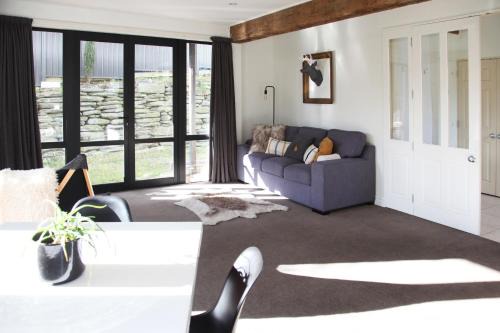 Kelvin Heights House | Sunny Lakeside Haven