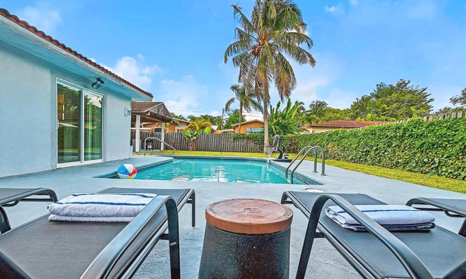 Miami Shores House | Sunny Miami Stay Pool BBQ Centrally Located Perfect for Families/Groups
