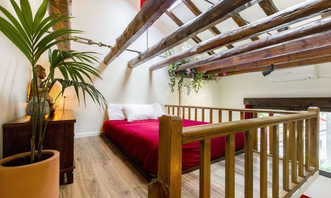 Embajadores Apartment | Sunny n quiet penthouse in the center