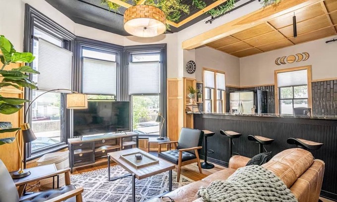 Federal Hill Apartment | SUNNY- Nordic-Inspired Flat. Intimate & Beautiful