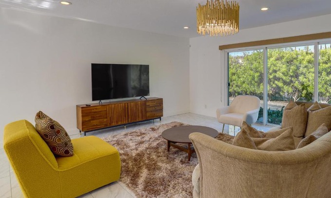 Araby Commons House | Sunny Palm Springs Townhome with Pool Access!