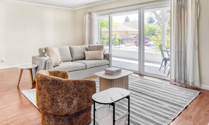 University South Apartment | Sunny Palo Alto 2BR w/W/D & Garden, near FB & Google, by Blueground