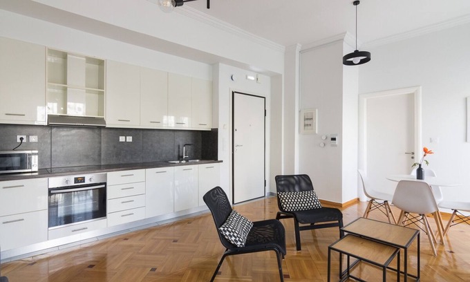 Kinosargous Apartment | Sunny Paradise in the Heart of Athens