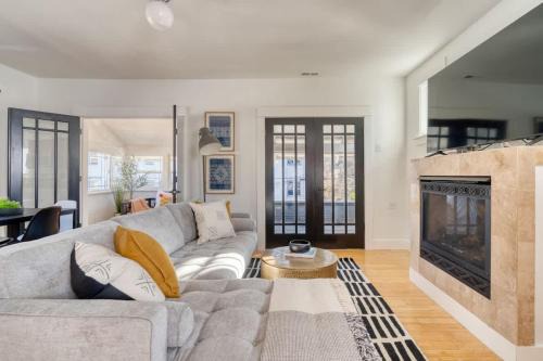 Belmont Apartment | Sunny PDX 2BR - Local Eateries Parks & Espresso