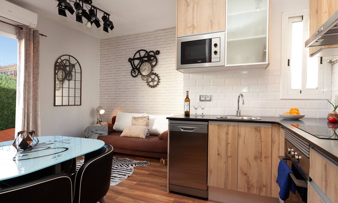 El Guinardo Apartment | Sunny Penthouse 2 bedroom townhouse
